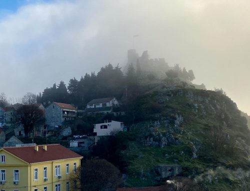 Bajkovito jutro na tvrđavi Klis